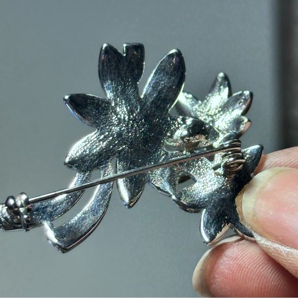 Blue Enamel Floral Silver Tone Brooch with Rhinestone 1375 R - Picture 4 of 7